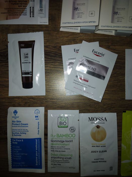 Сет от мостри на кремове