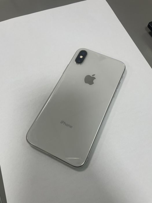 iPhone X 64GB в хорошем состояний