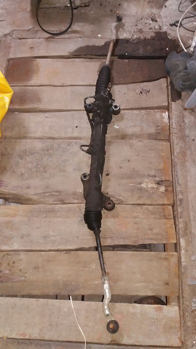 Рулевая рейка на Toyoty Ipsum