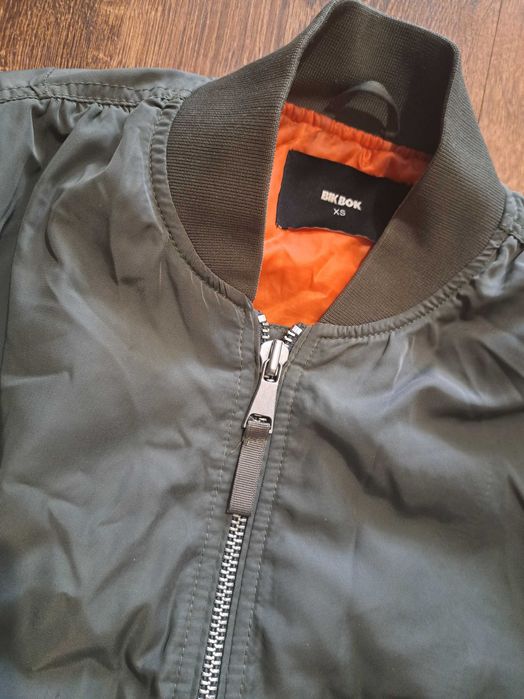 Яке тип “Бомбър”