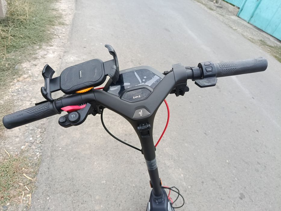 Продам самокат Ninebot p100su