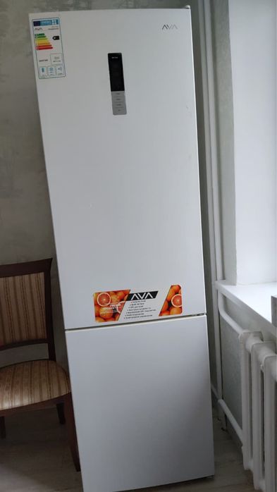 Холодильник AVA 320 л, почти новый, отличное состояние