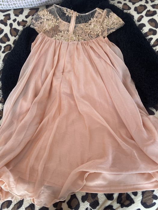 Vând rochiță cu bluzița neagră!