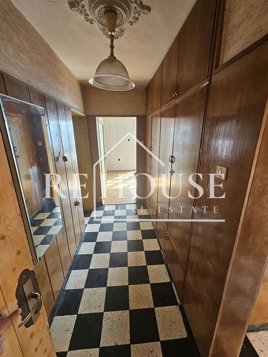 Продава се Тристаен апартамент в Варна, Левски - 95 кв.м за 1642 €/кв.м - Снимка #10