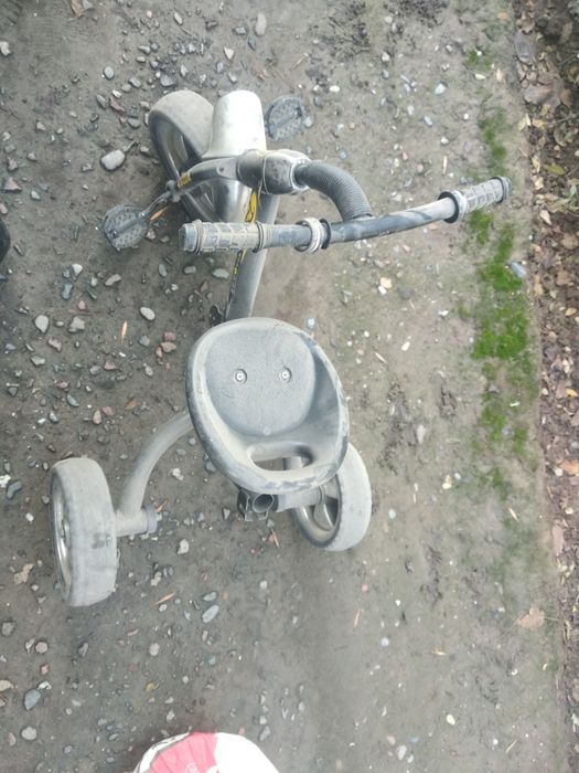 Детский велосипед.средний состояни.есть сваричний места