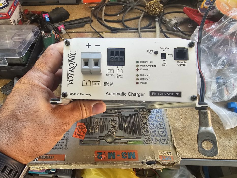 Vând încărcător baterii 12v