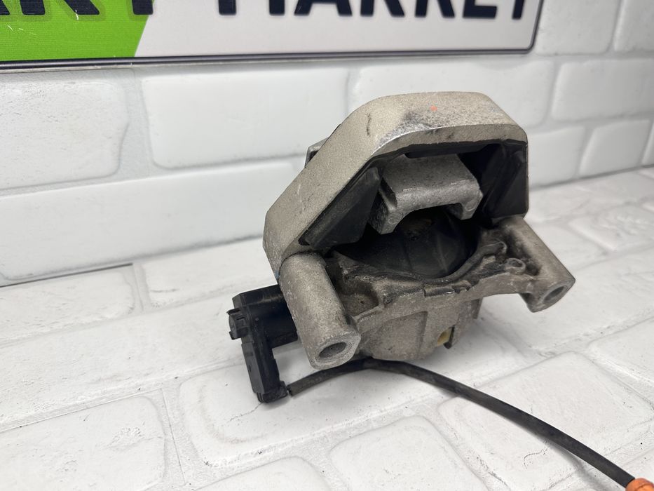 Тампон двигател ляв AUDI A6 A7 4G 3.0TFSI