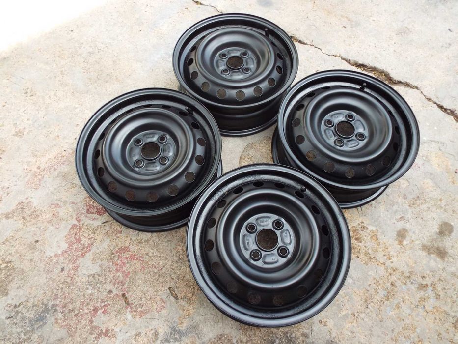 Vand 4 jante tabla pe 15" pentru toyota yaris,corola,aygo,hyundai i20 pret  600ron toate4