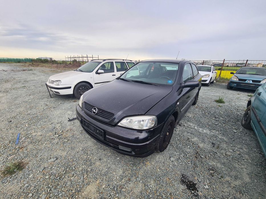 Dezmembrez opel astra g
