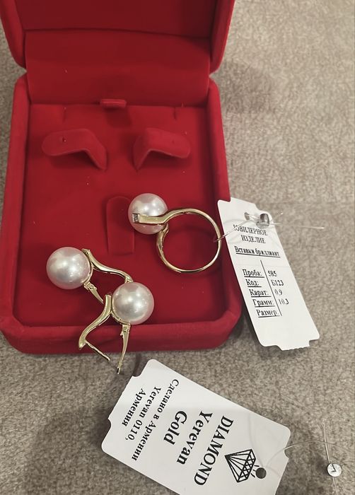 Продам  золотые серьги с бриллиантом