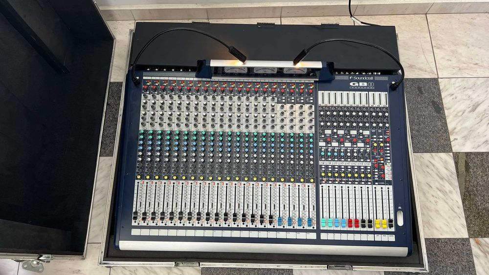 СПЕШНО - Soundcraft GB8 32-канален миксер – Топ оферта с кейс!