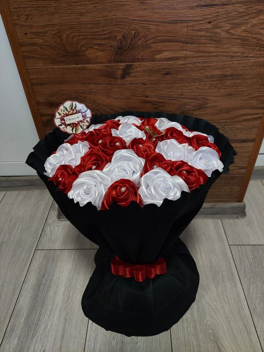 Букет от сатенени рози