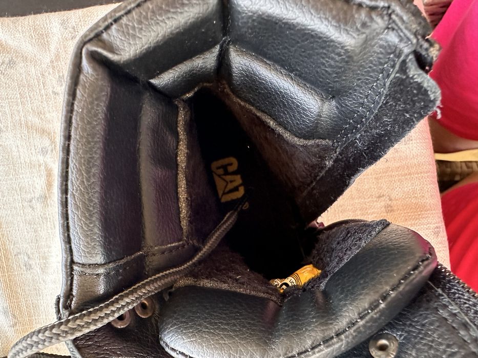 Зимни обувки CAT 37 номер