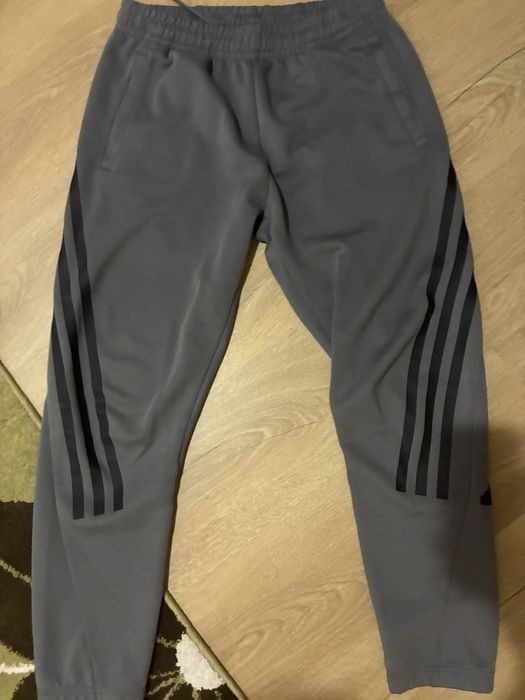 Долнище АДИДАС размер М мъжко