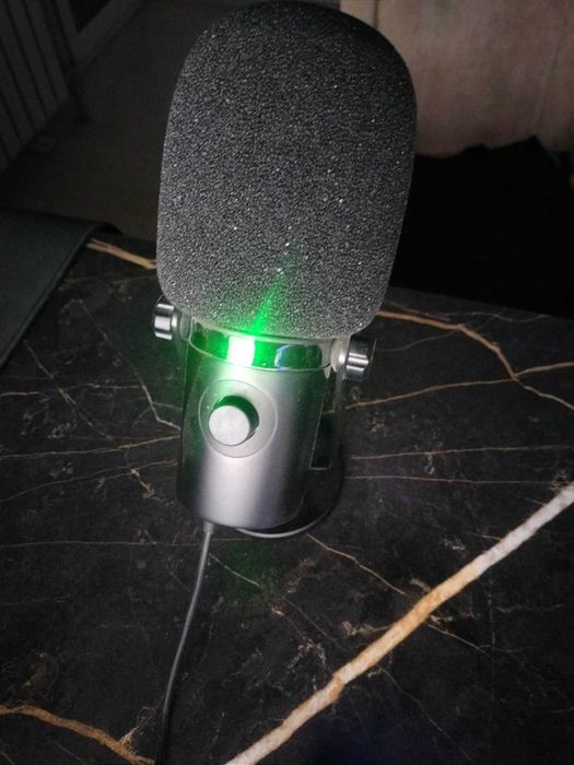 Продам студийный микрофон Maono PD400X