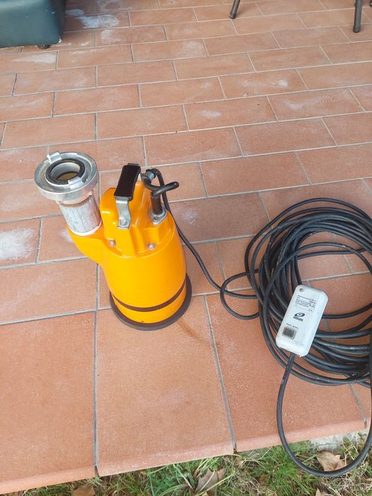 Pompa submersibilă  Tsurumi LSC4