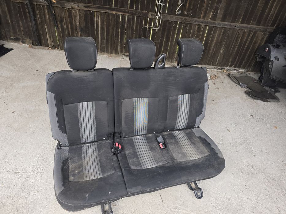 Bancheta Dokker Lodgy 2013 2020 partea spate