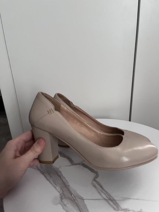 Продам туфли бежевые дешево