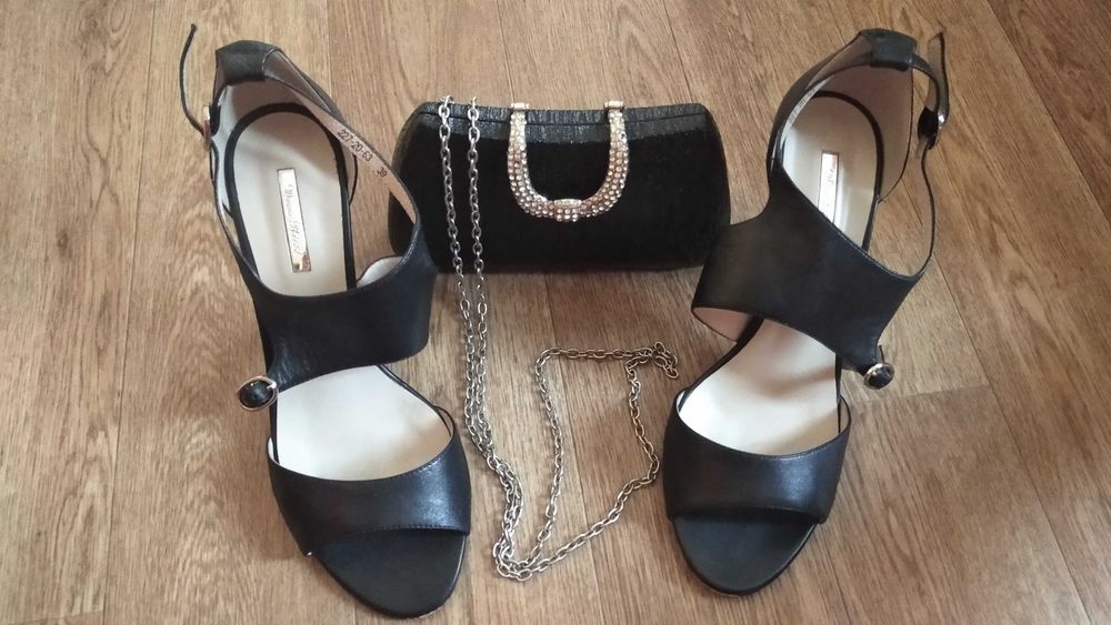 Женские босоножки