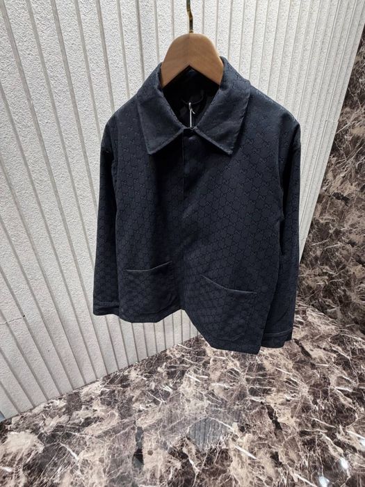 Якета на Gucci , Essentials и други