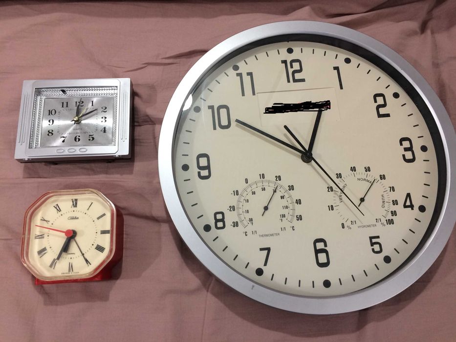 Настолни и стенни часовници - електронни  и ръчни от соца