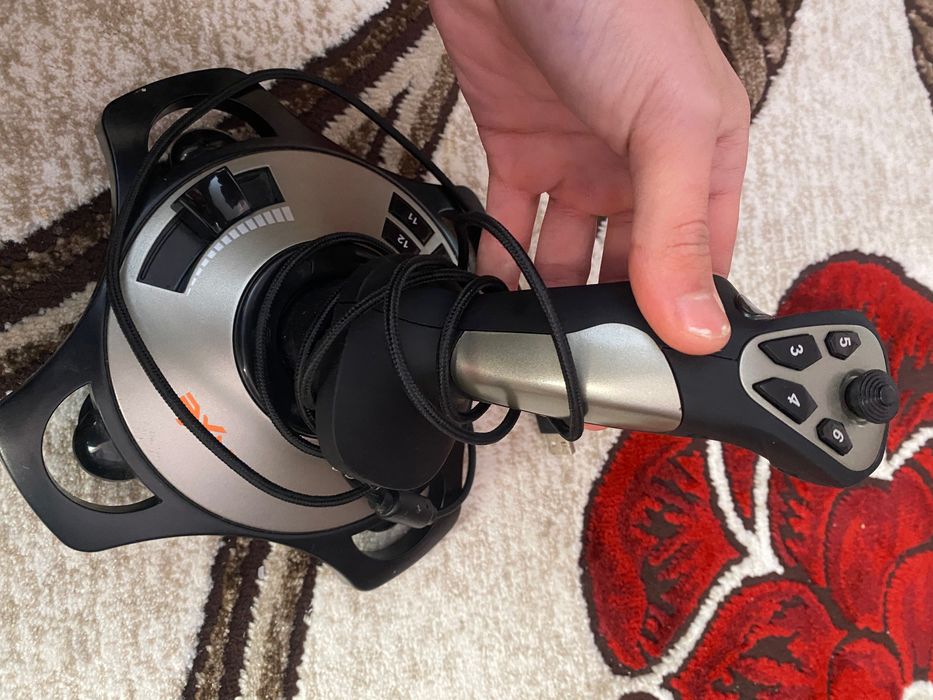 Vând ,căști ,tastatură ,joystick și mousepad