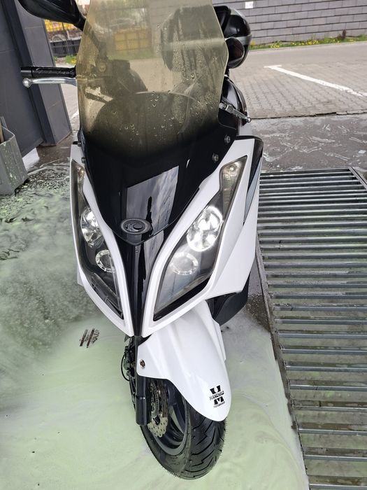 Kymco Downtown 300 + husa + 2 casti cadou (una nepurtata)