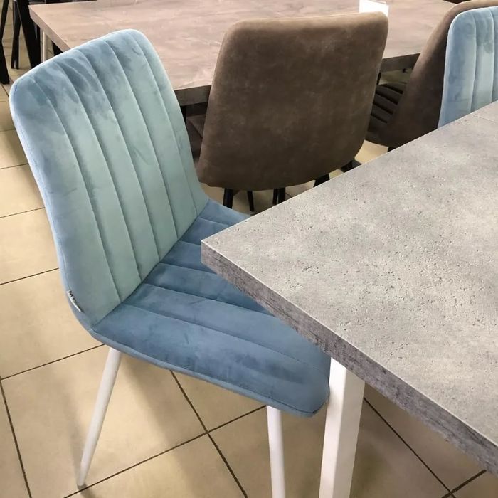 Кухонный стол и стулья