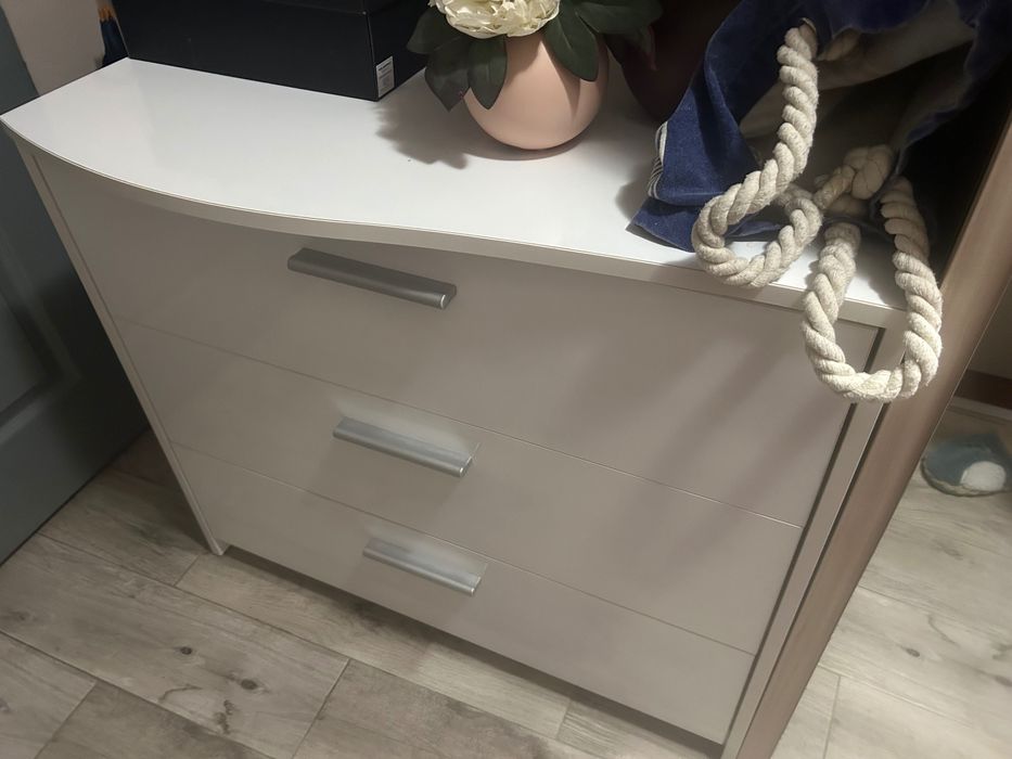 Бял скрин запазен