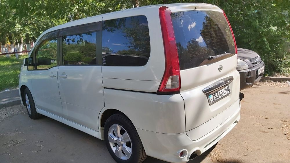 Продам Nissan Serena 2006