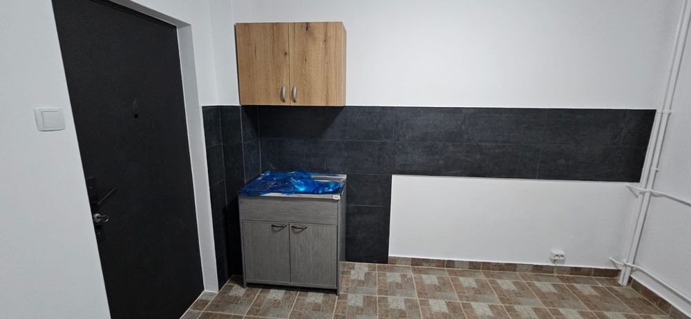 Inchiriez camera zona gemeni 10m2