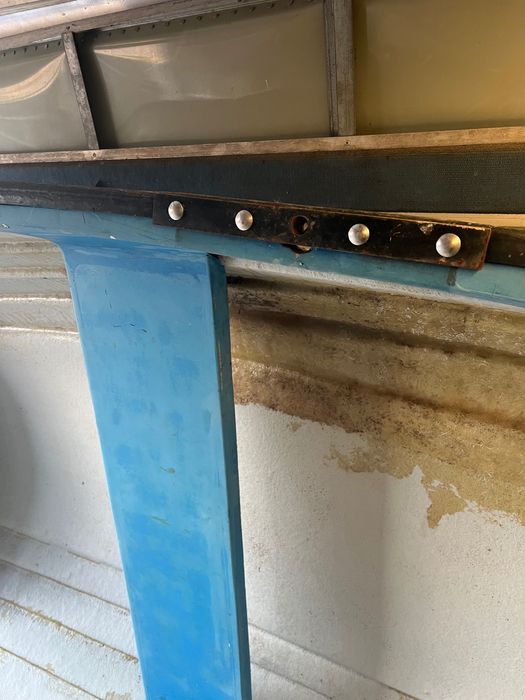 Продавам рибарска лодка