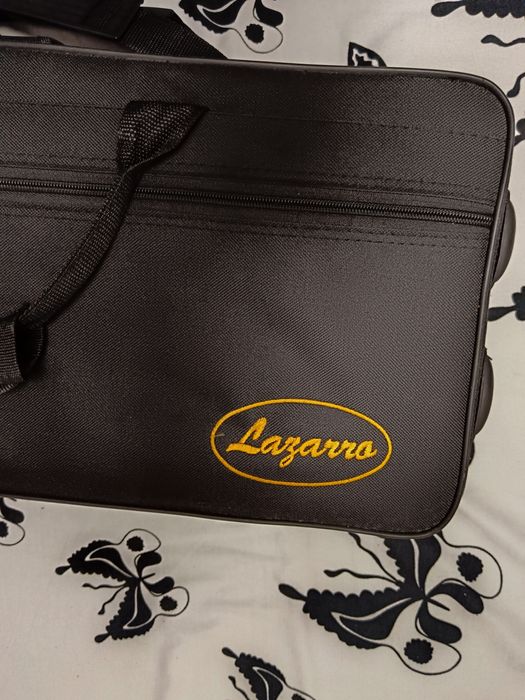 Vând saxofon lagarra