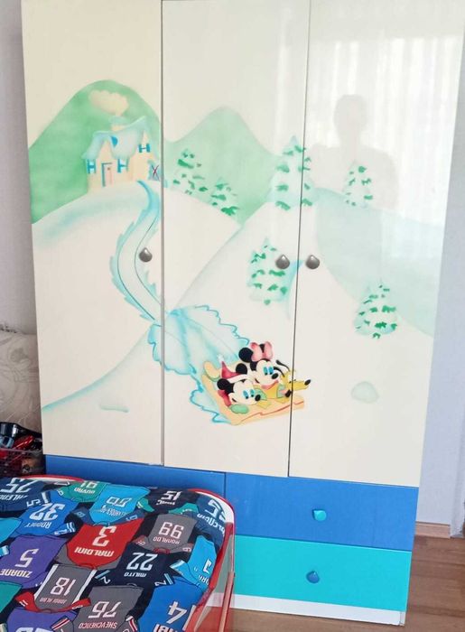 Продам кровать и шкаф детский б\у