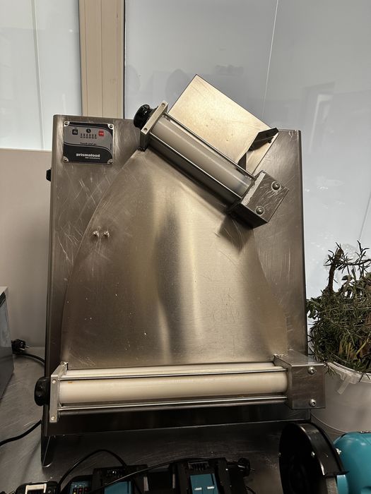 Formator Aluat Pizza Touch & Go