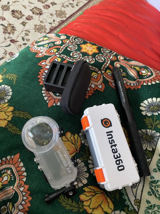 insta360 x4 камера с палкои