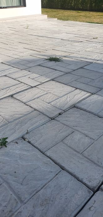 Dale din beton simple finisate sau cu model pavaj bordura