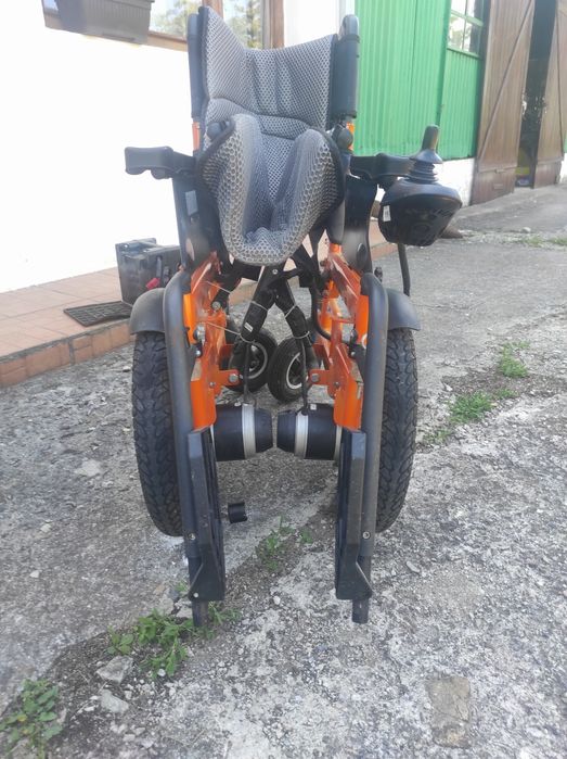 Cărucior electric pentru drumuri dificile