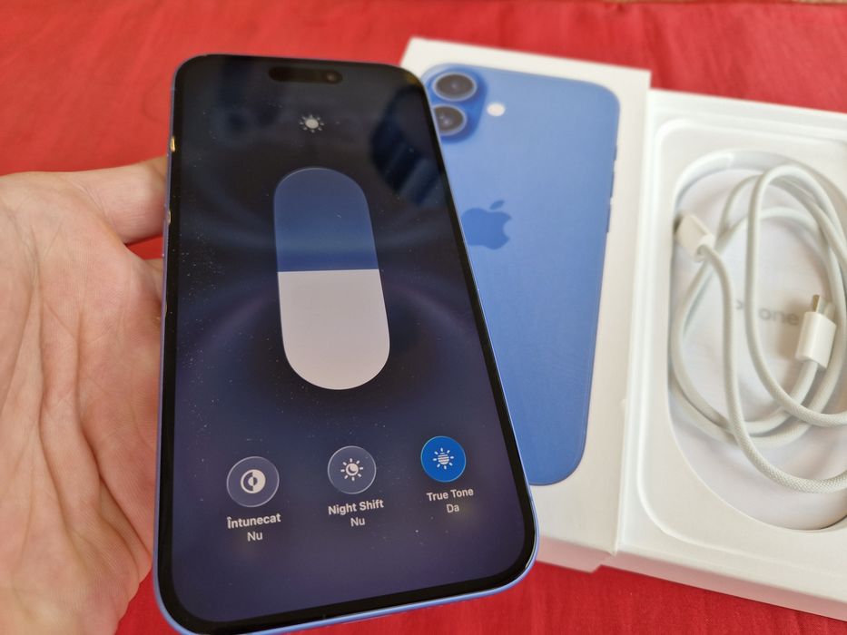 -Iphone 16, ca Nou, 128Gb, 8Ram, 137 cicluri incarcare, folosit 3 luni