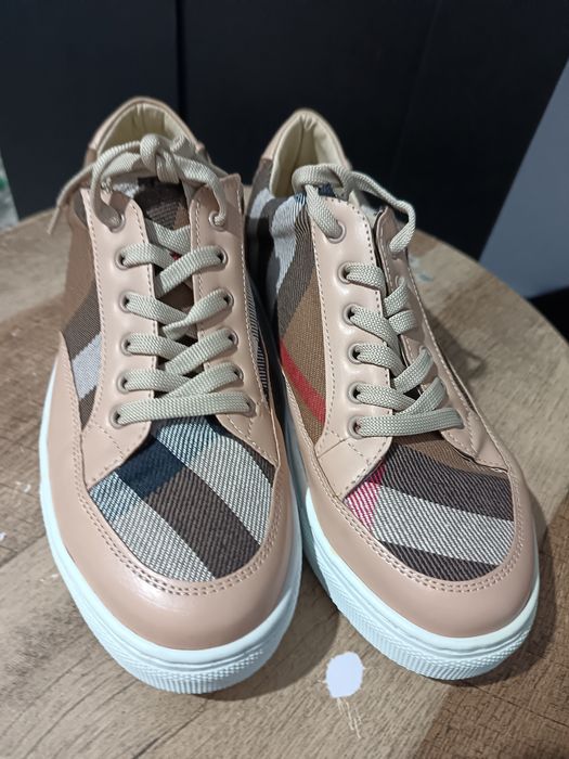 Adidasi Burberry