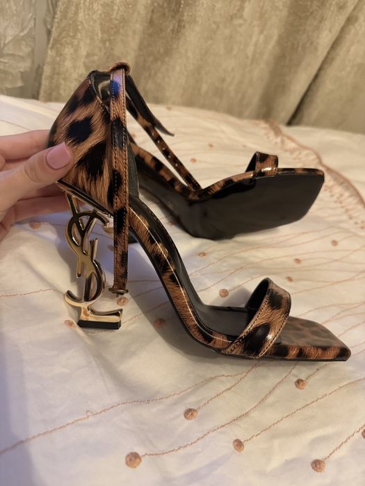 Sandale noi marimea 38