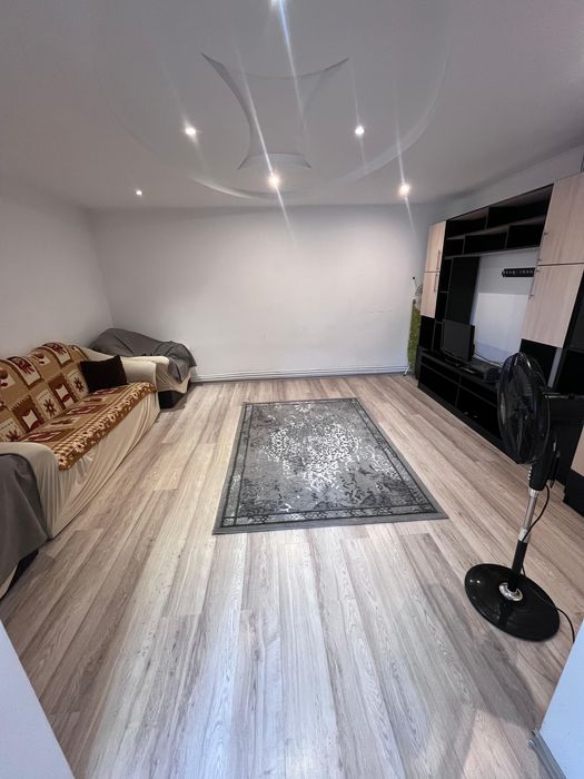 Inchiriez casa zona centrala