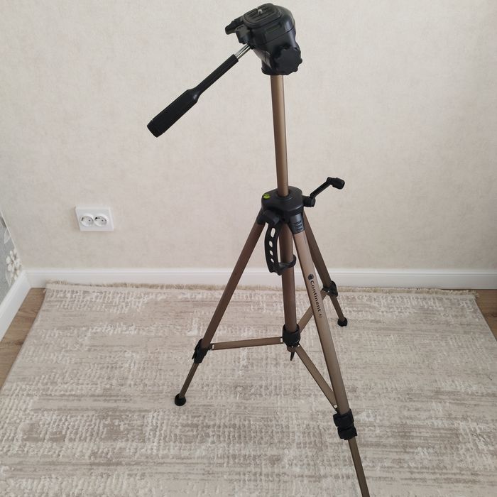 Штатив для фотоаппарата Continent A2