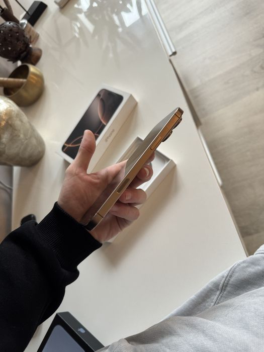 Iphone 16 pro max  desert titanium 256gb