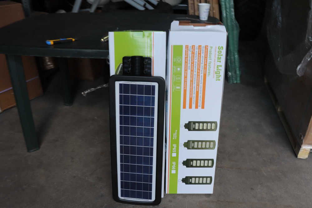 Lampa solara pentru  iluminat stradal sau curtea 150W, 6500K Livrare