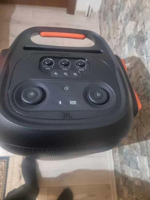 Vand JBL 710 puternic si clar ->sunati nu dati mesaj