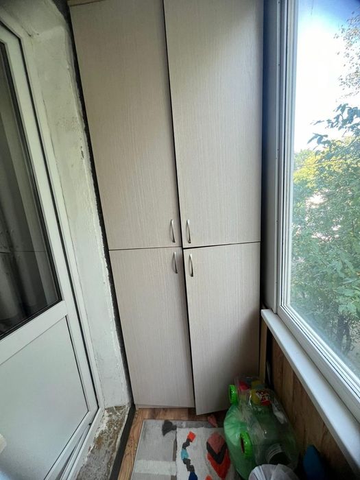 Продам 2 ком 2/5  р-н Голубого рынка