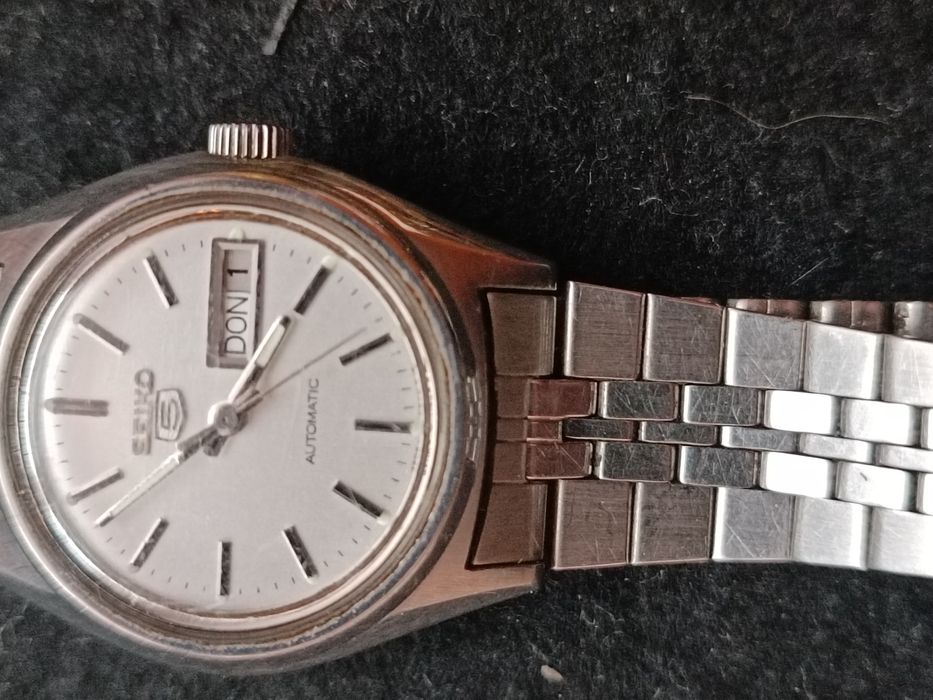 Дамски часовници Seiko -два броя