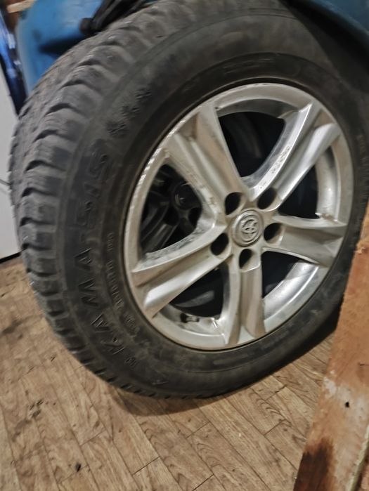 Продам 2 диска с резиной