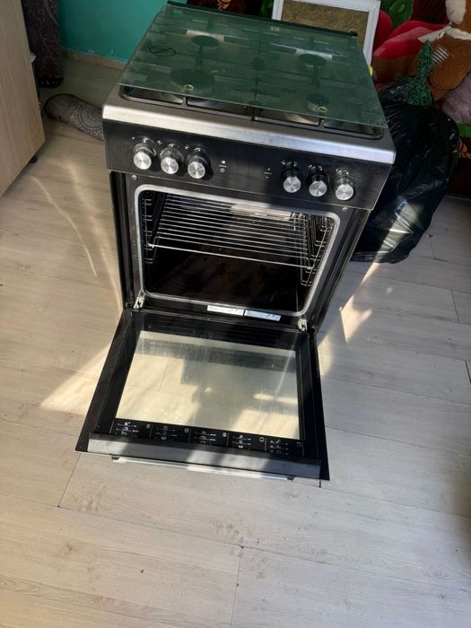 Vând aragaz Beko folosit foarte puțin
